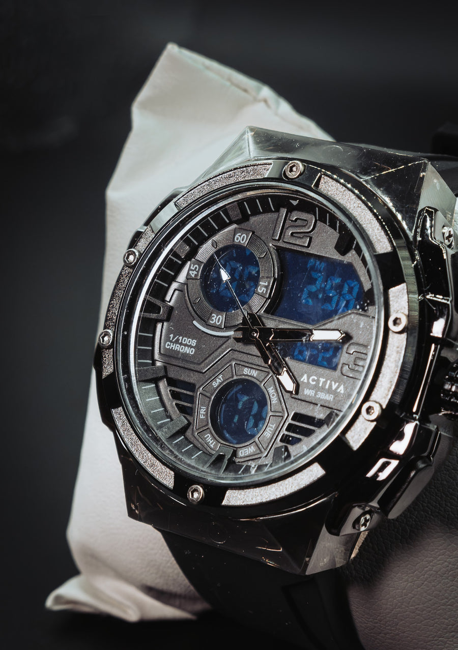 Activa analogue-digital chronograph, close-up of the dial