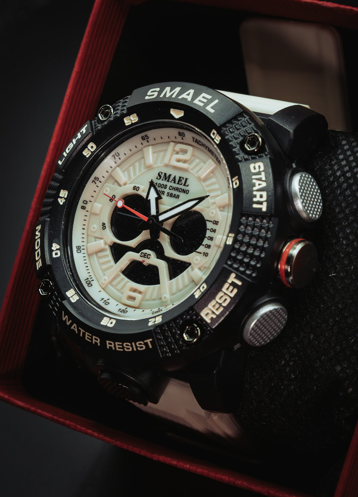 Close-up of the SMAEL sports watch dial